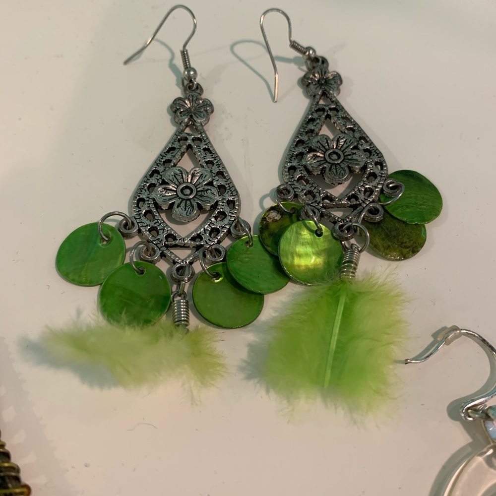 Earring Bundle 👜✨ - Picture 6 of 6